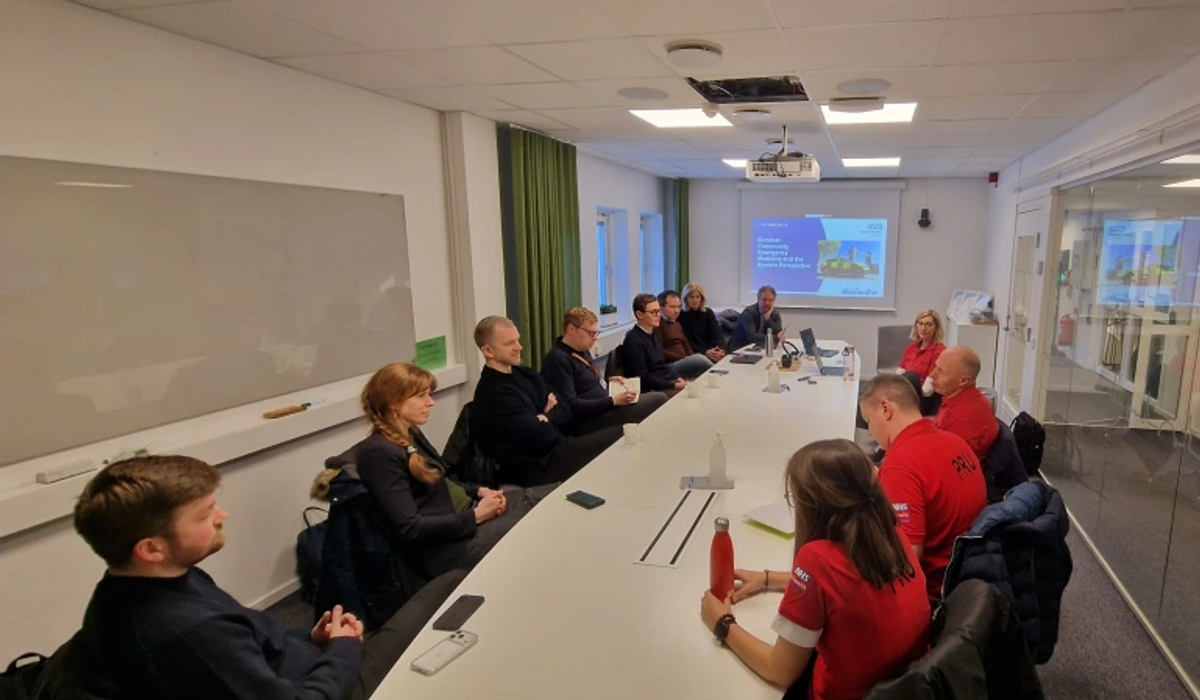 Personer i m&ouml;tesrum