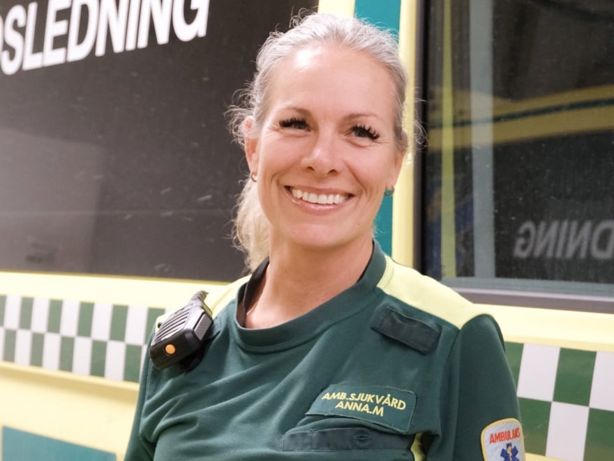 Porträttbild av ambulanssjukvårdare Anna Mandic