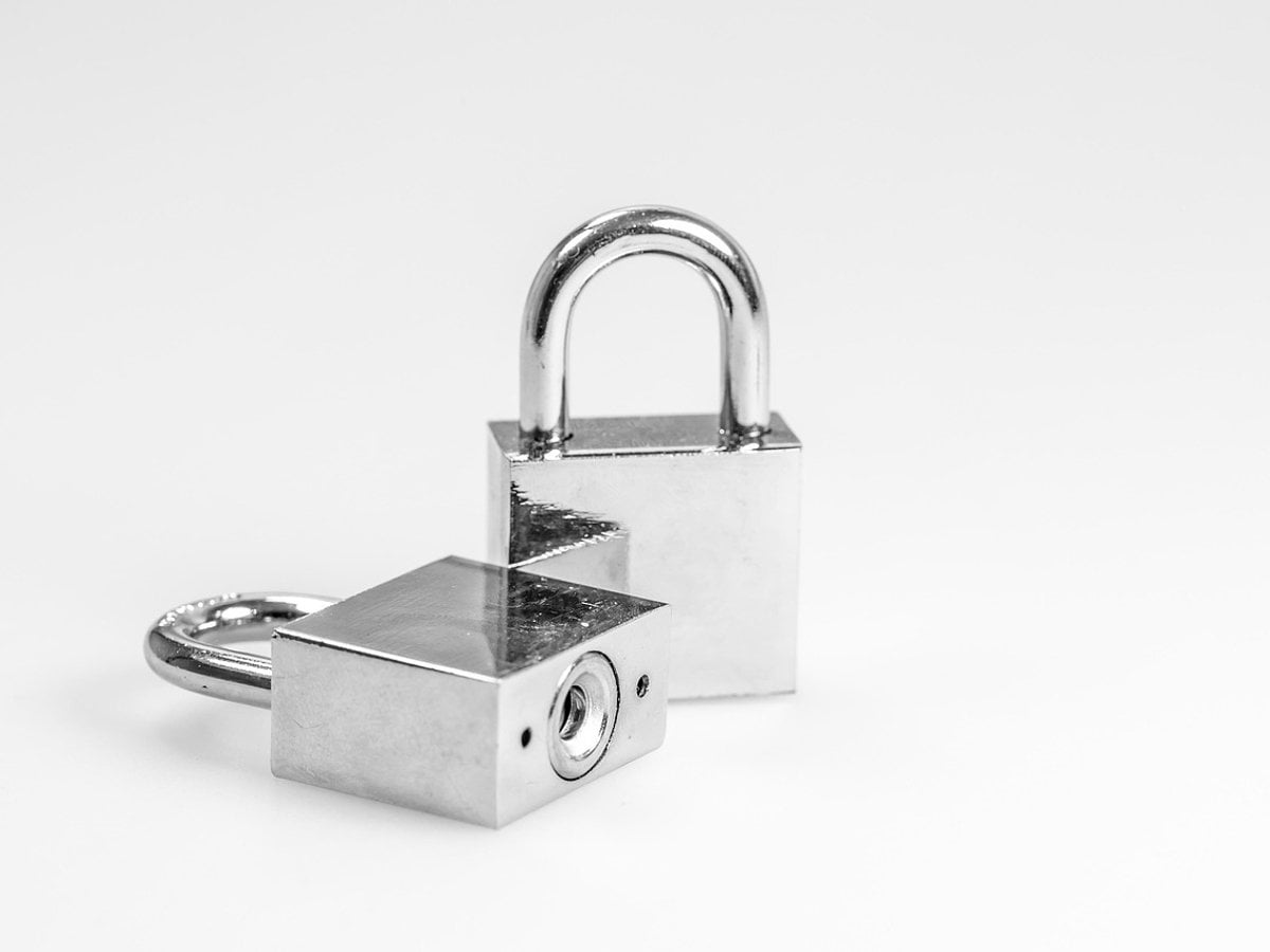 Bild på två hänglås